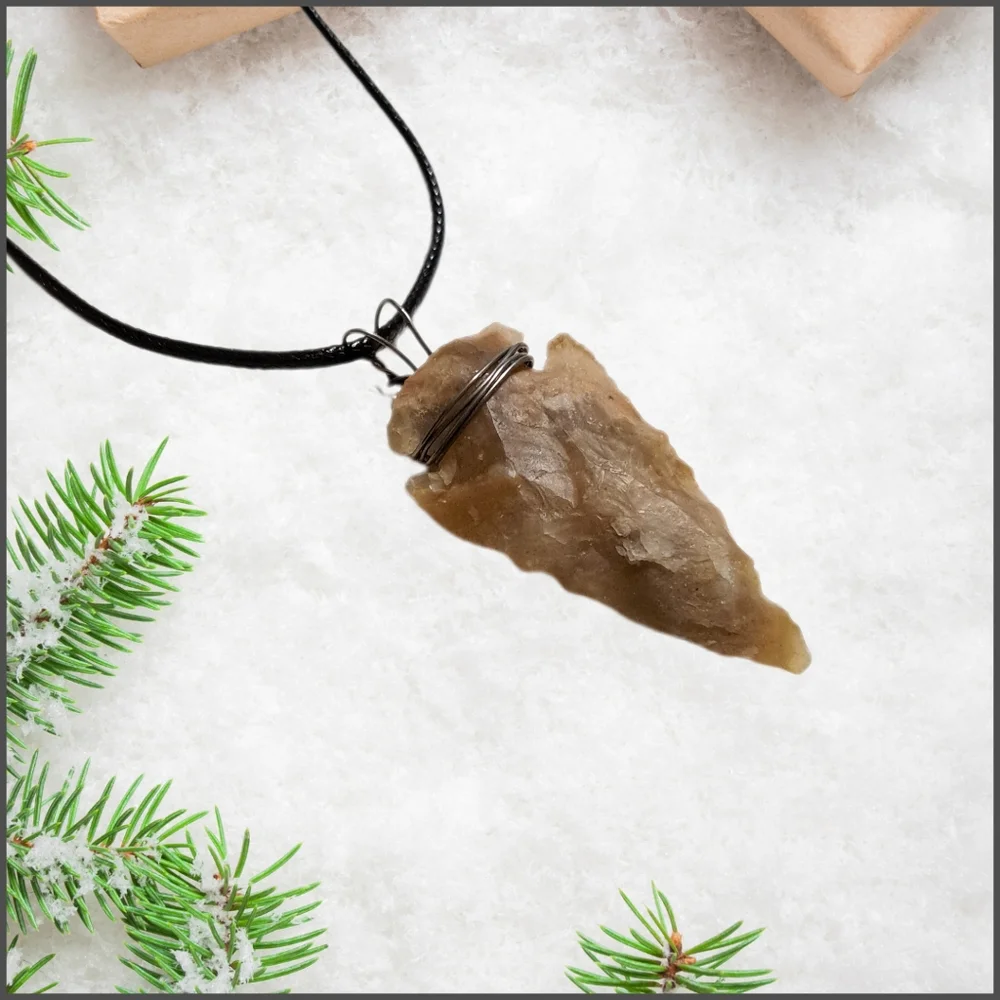 👣4/$20. Natural Stone Hand Knapped Arrowhead with Black Cord Necklace. NWOT